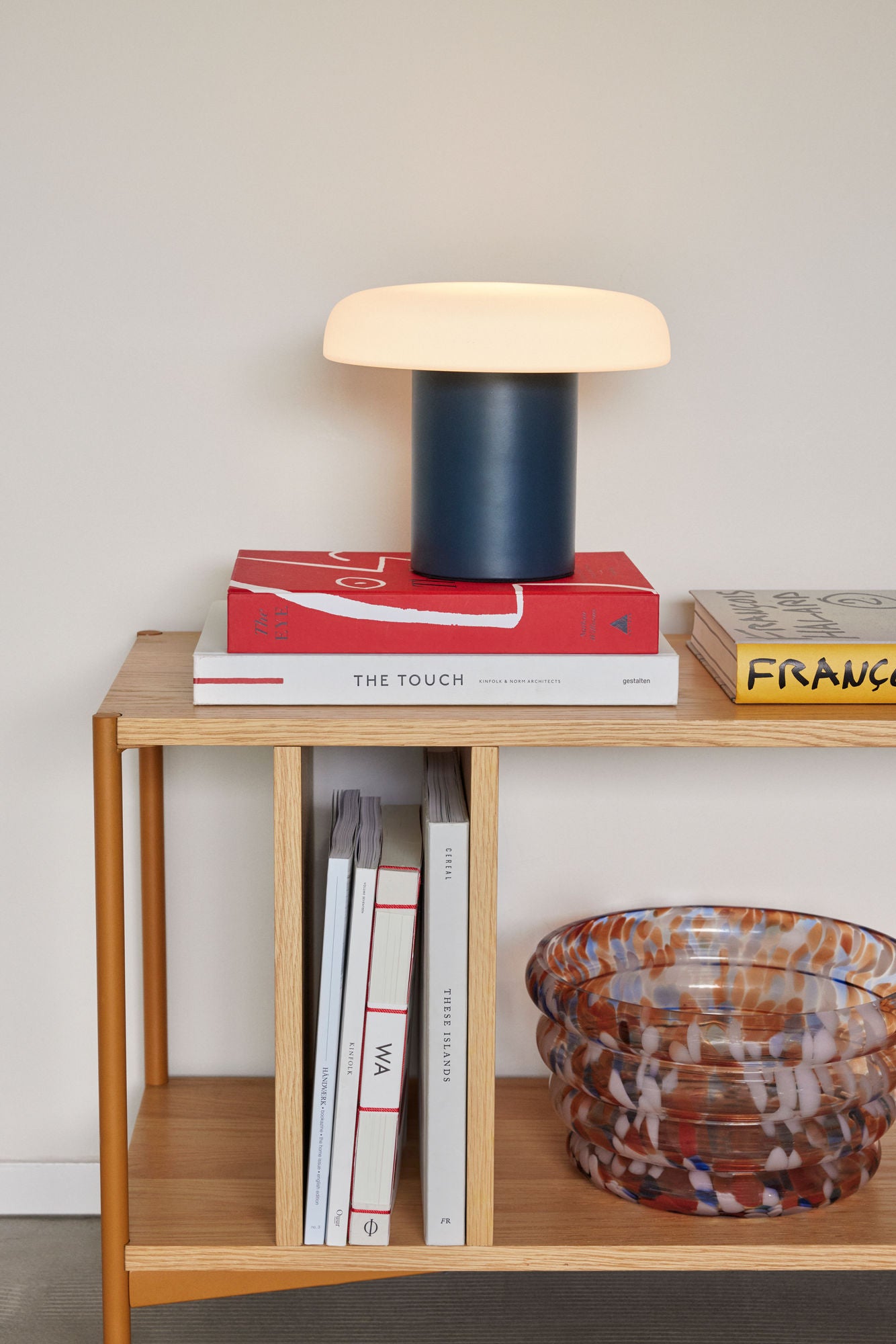 Bambua Ateliers lampada da tavolo blu paralume vetro
