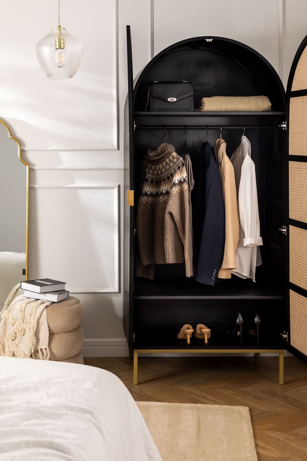Sklum Enrick armadio in legno nero con rattan 88 cm