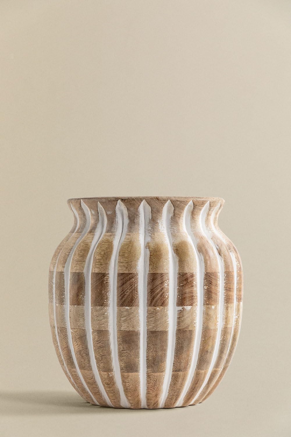 Sklum Ribao vaso in legno di mango 18 cm intagliato