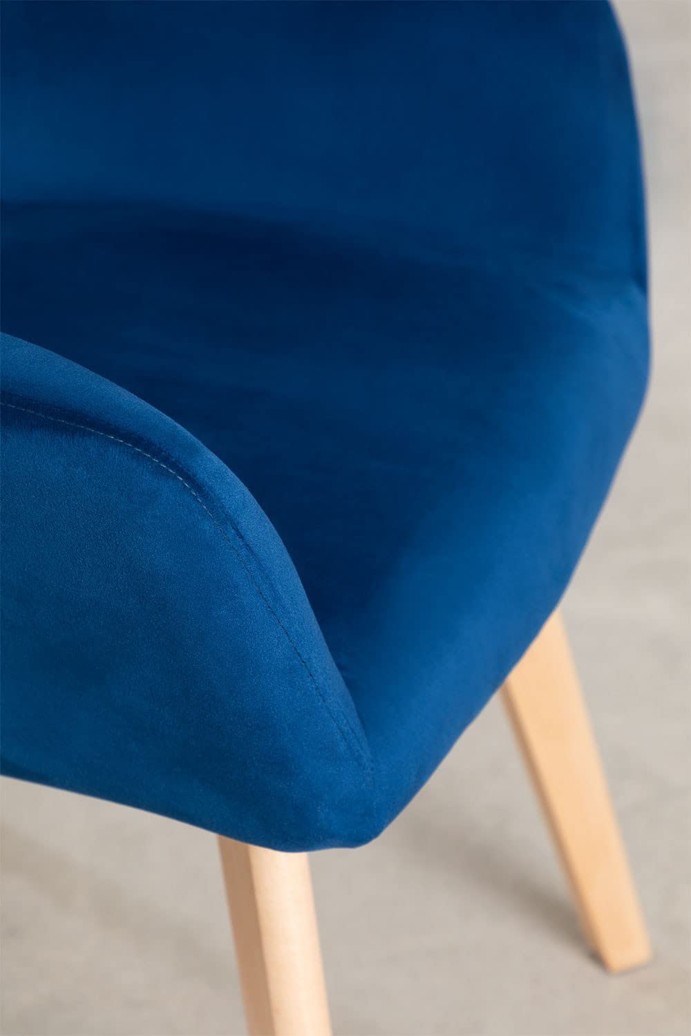 Sklum Ervi Design sedia da pranzo velluto blu con braccioli