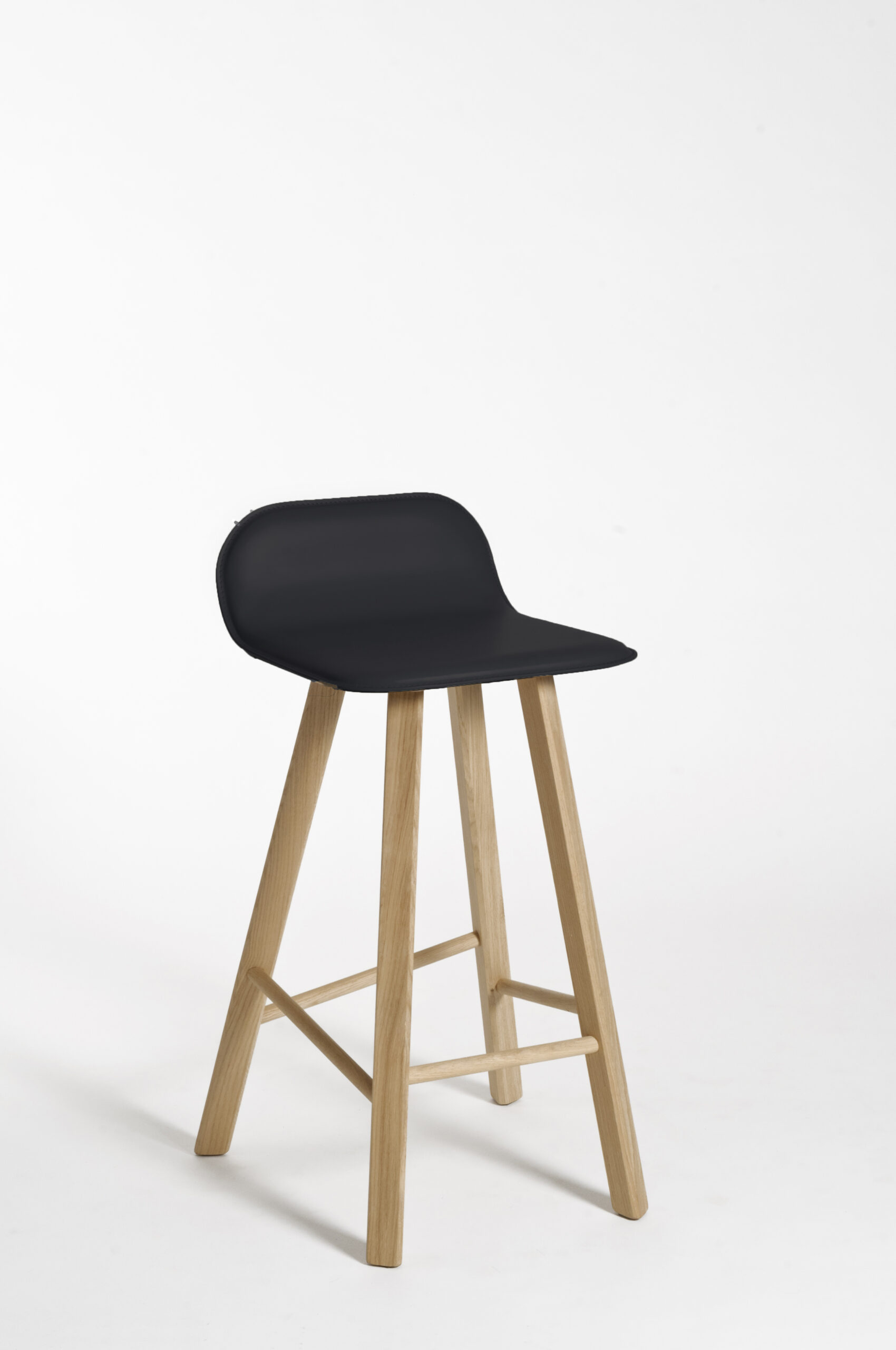 Colé Tria Stool LB sgabello imbottito schienale basso