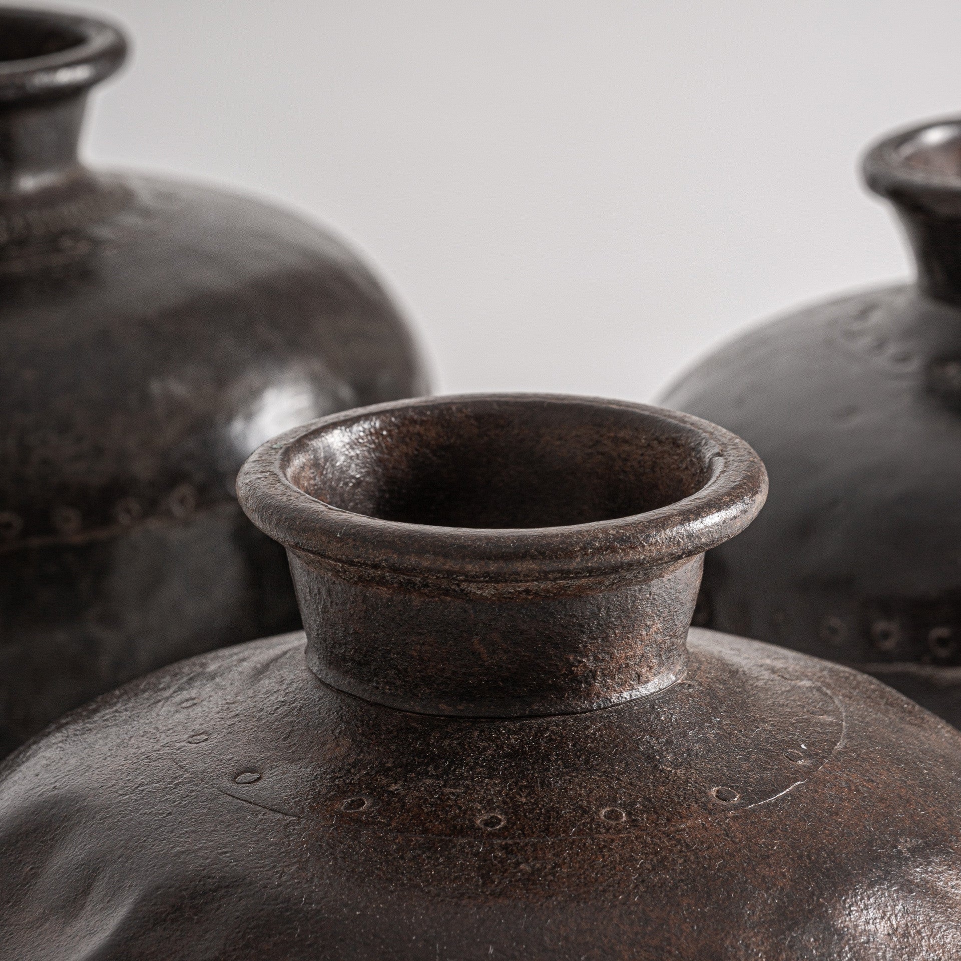 Bambua Mahe vaso in ferro nero martellato