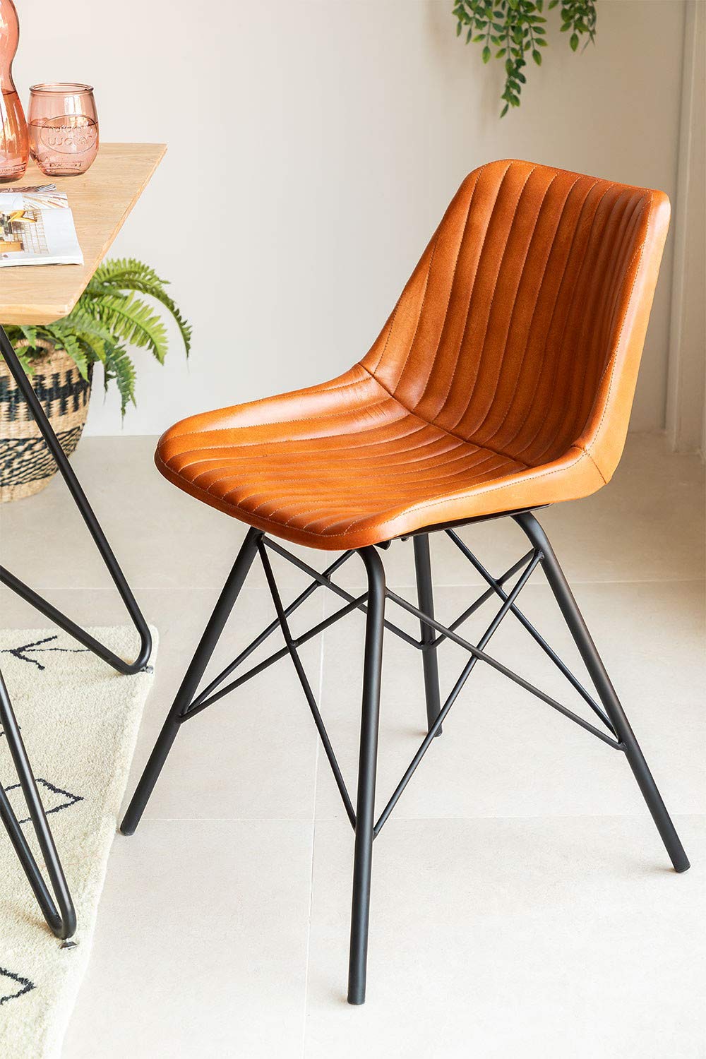 Sklum Kubyh Sedia in Pelle di Capra con Gambe Ferro
