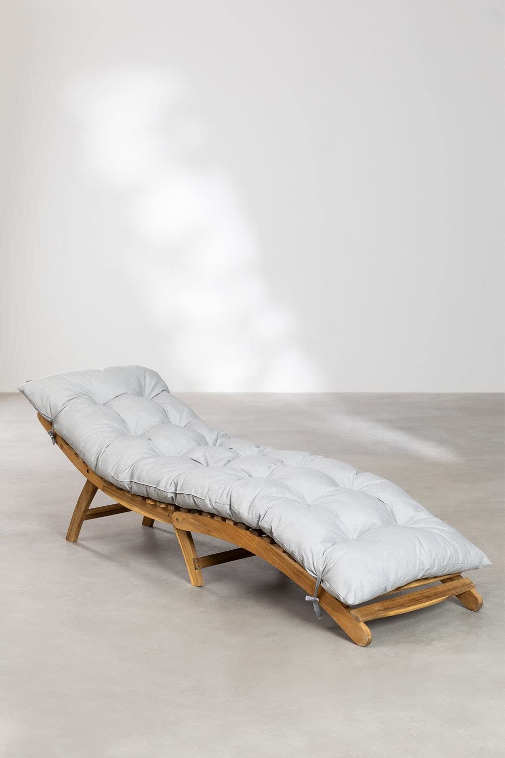 Sklum Mymma lettino pieghevole grigio chiaro in legno