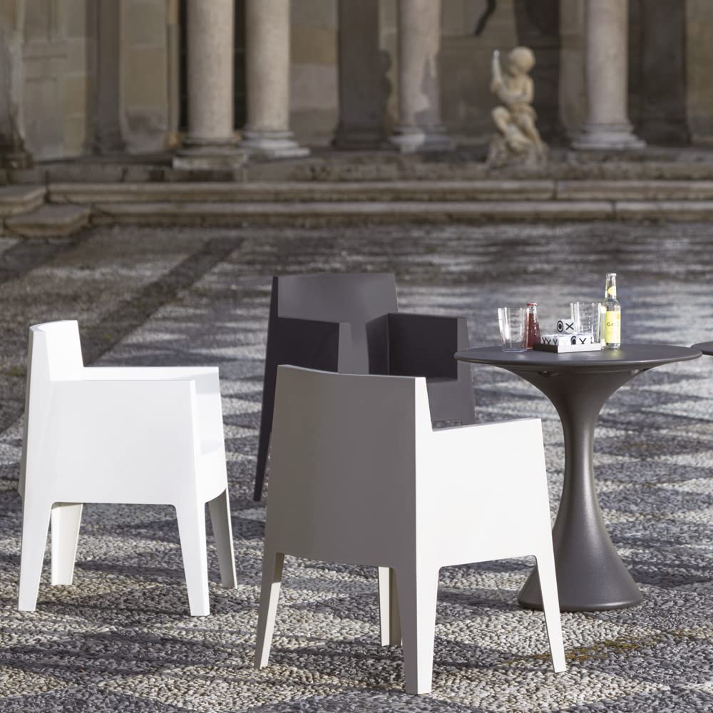 Driade Toy poltroncina bianca impilabile da esterno