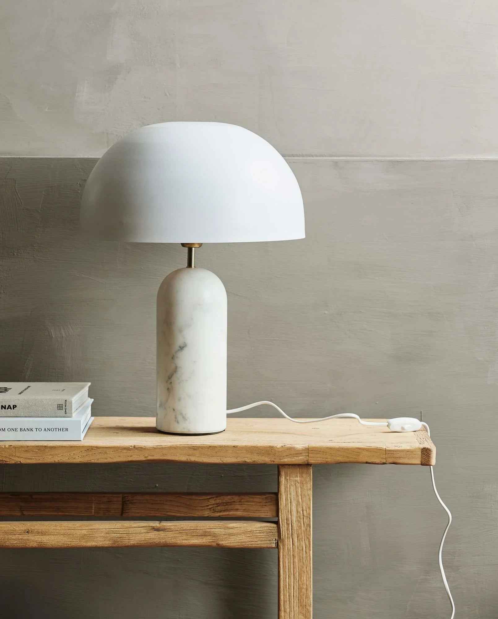Bambua Atlas lampada da tavolo marmo bianco ottone