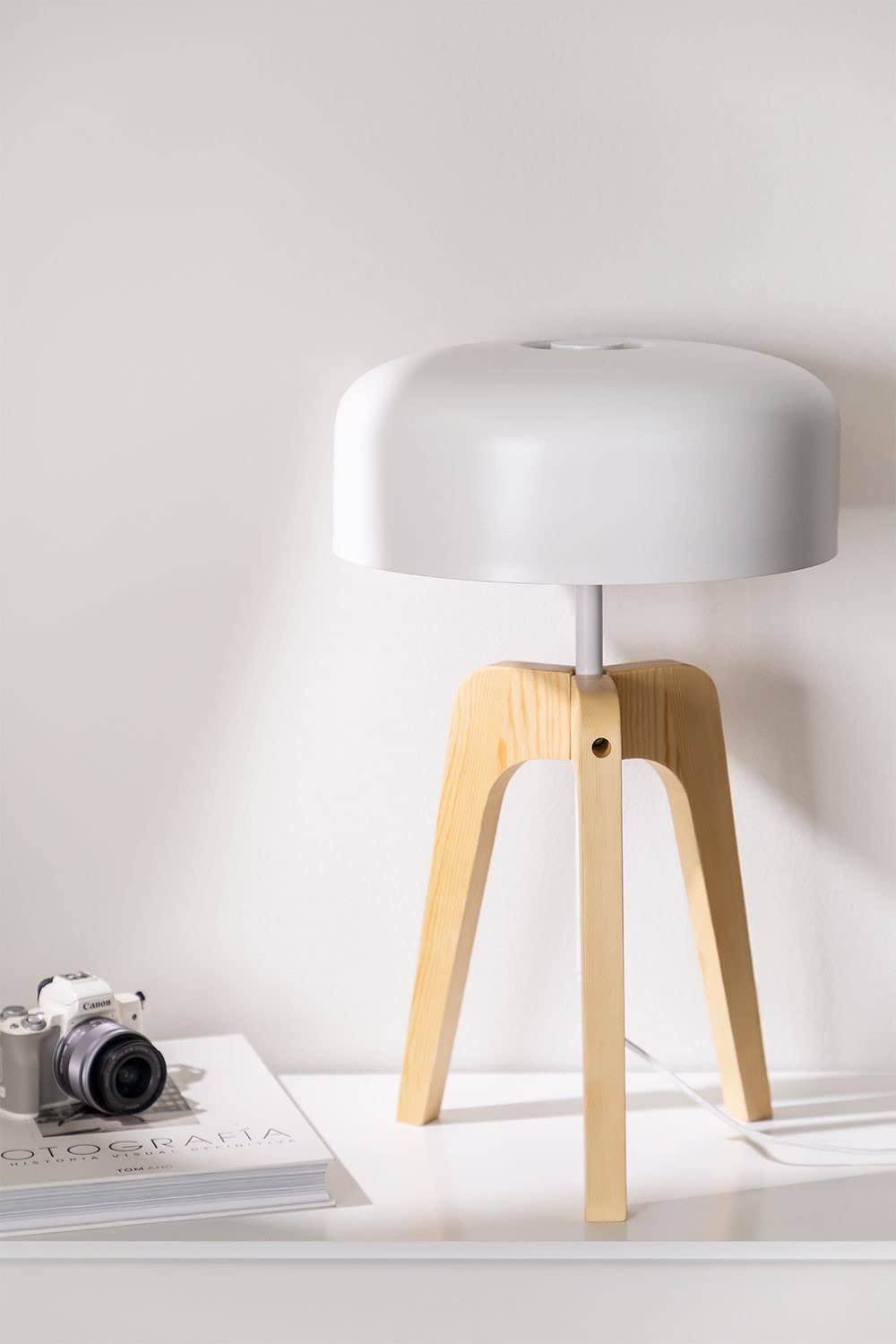 Sklum Kuta Lampada da Tavolo a Treppiede Legno Acciaio