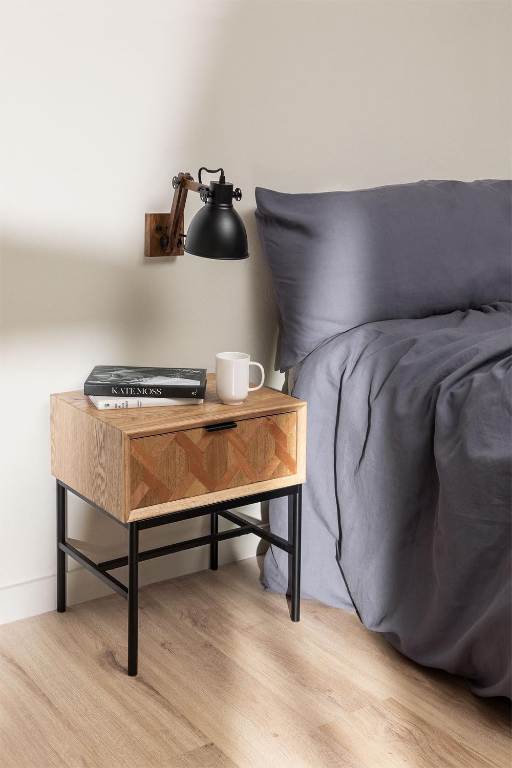 Sklum Gugh comodino legno frassino con cassetto
