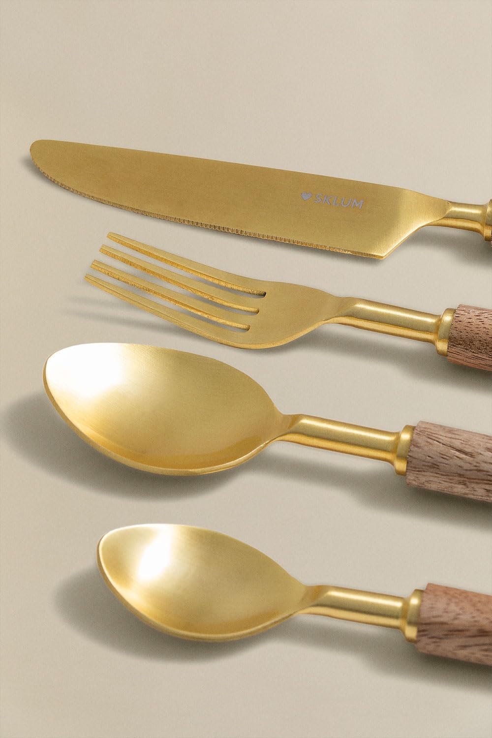 Sklum Matera set 4 posate dorate manico mango