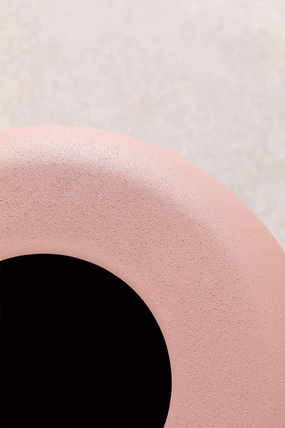 Sklum Dehli Rosa vaso in metallo geometrico